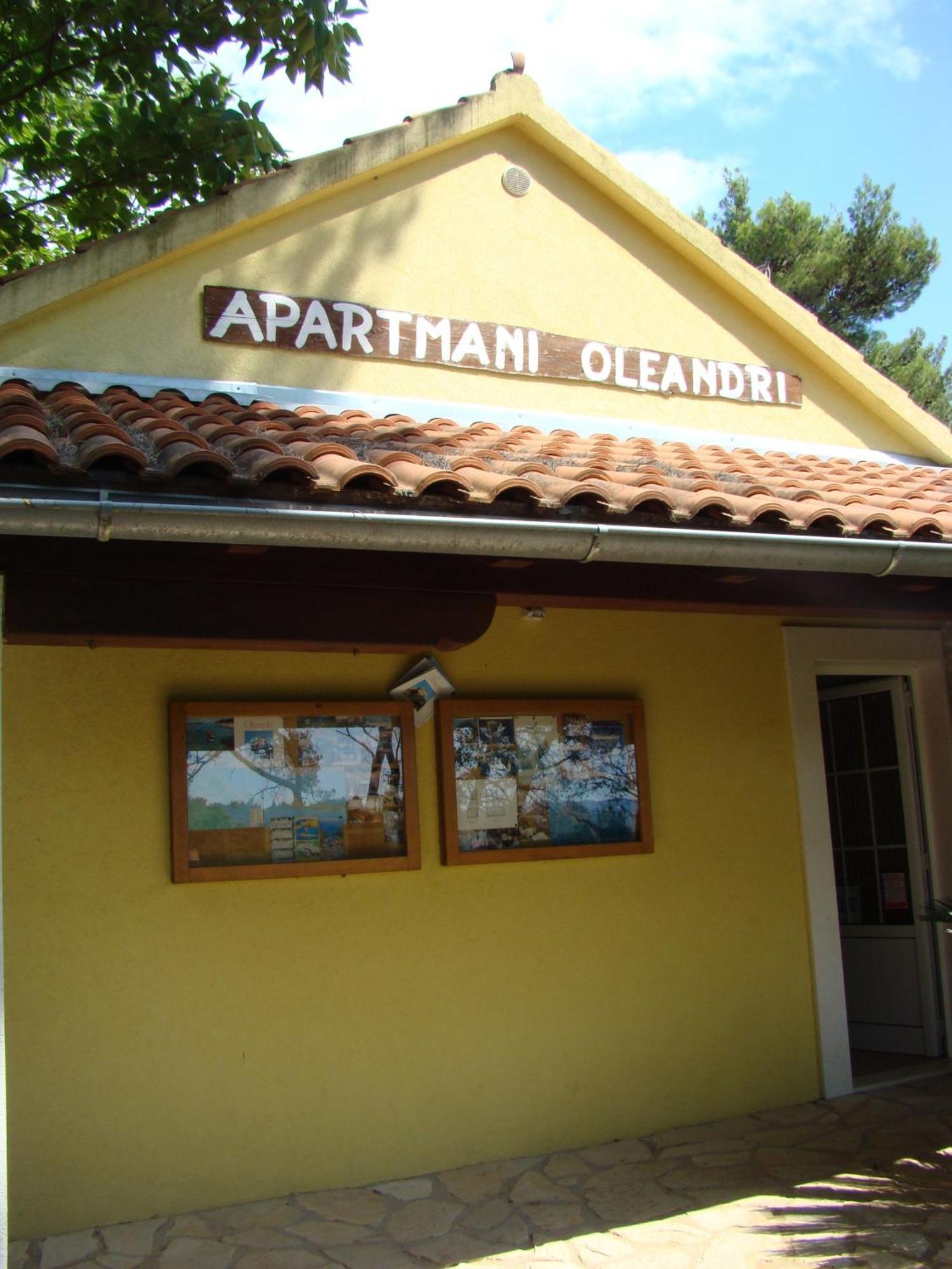 Villas Oleandri Врбоска Экстерьер фото