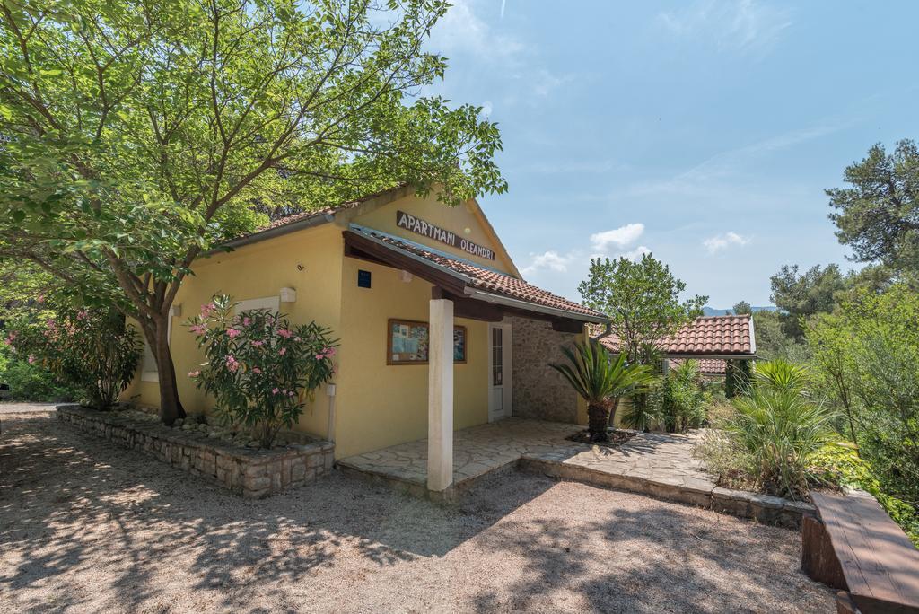 Villas Oleandri Врбоска Экстерьер фото